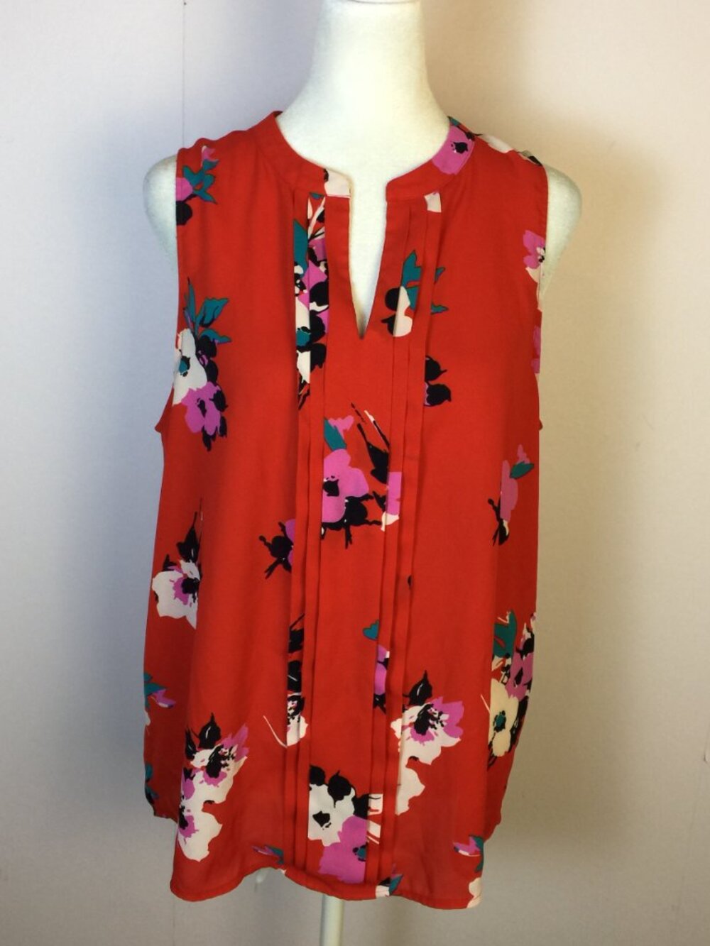 41 Hawthorn Blouse Tunic Top Size L Womans Red Floral Sleeveless Pleated Front